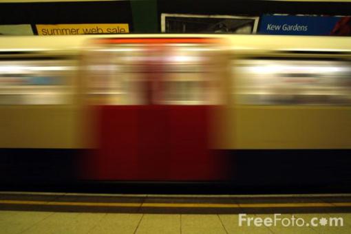 31_34_29-tube-train-london-underground_web